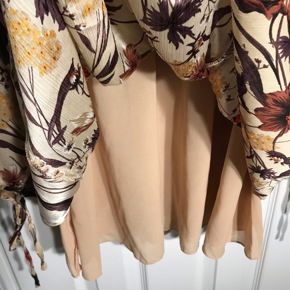 🛍Glamorous Floral Long Sleeves Tie-back’ Fit and Flare Dress NWT - Picture 5 of 9